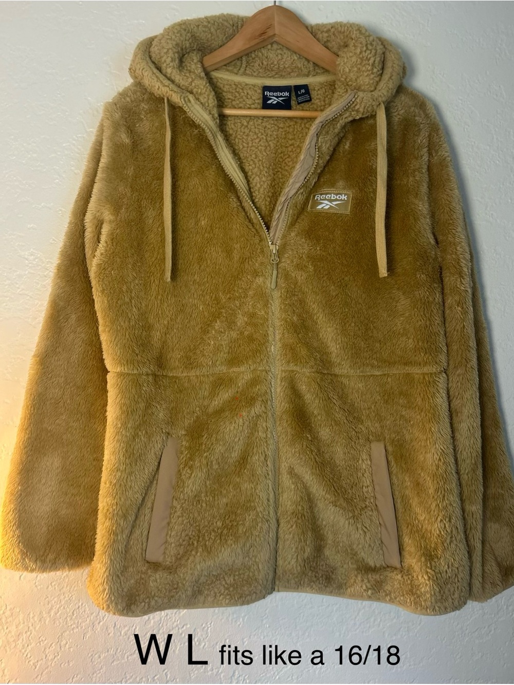 Women’s Large (oversized) Reebok Tan Plush Sherpa Zip-Up Hoodie Jacket